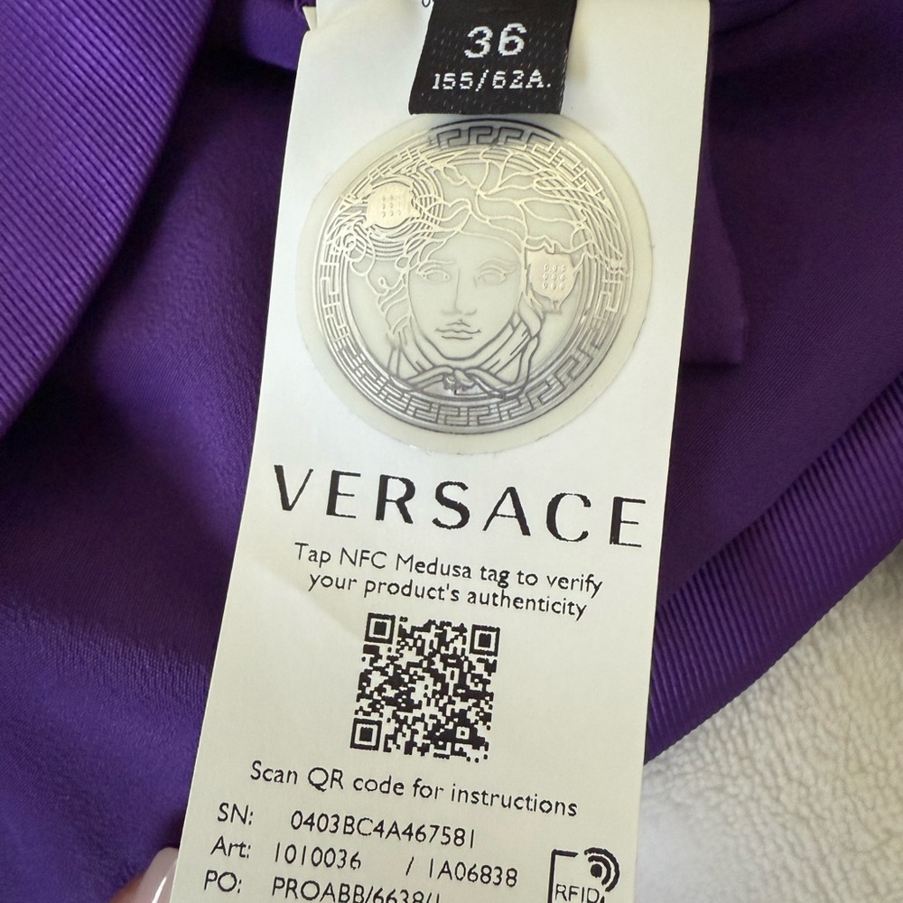 💟 RARE • Versace • Violet Skirt with Gold Medusa Buckle 💟 - Picture 3 of 10